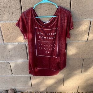 Hollister maroon loose fitting t-shirt